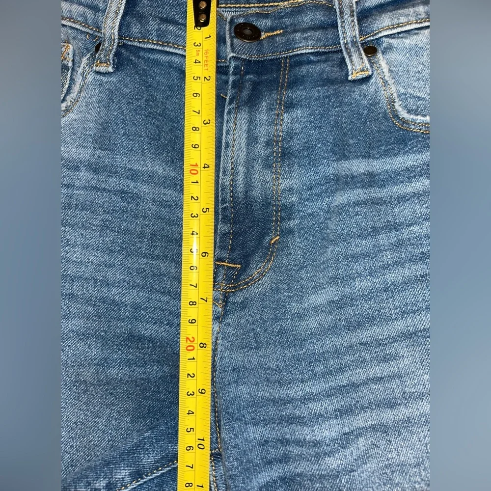 Kensie High Rise Straight Leg Ankle stretch jeans. Size 8 - Picture 4 of 5